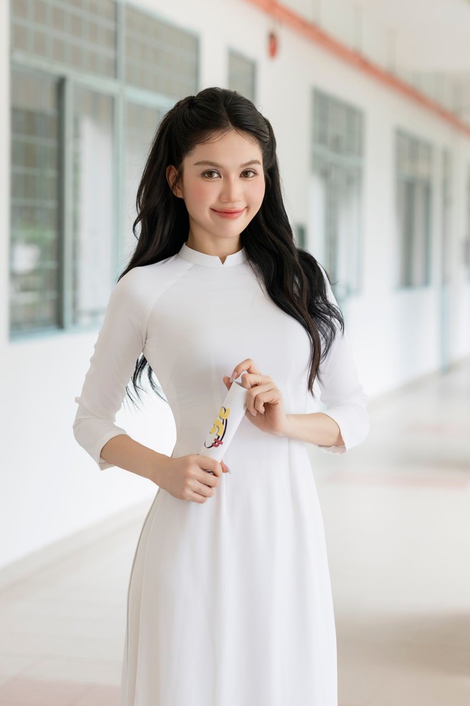 Học vấn của Ngọc Trinh- Ảnh 4. Học vấn của Ngọc Trinh- Ảnh 4.