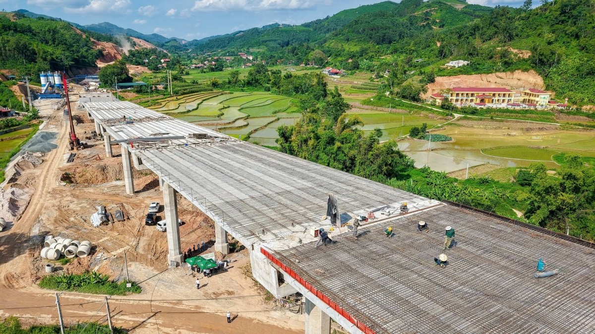Hàng nghìn tấn loại thép cường độ cao duy nhất Hòa Phát sản xuất được tại Việt Nam được dùng tại Sân bay Long Thành,  các dự án cao tốc, Aeon Mall, Vinhomes - Ảnh 2.