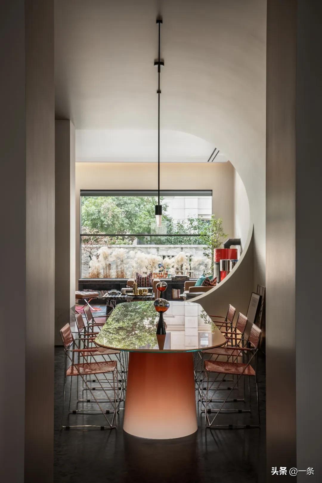 Vợ đi Mỹ , chồng cải tạo biệt thự 700m2 sống thật với chính mình - Ảnh 2. Vợ đi Mỹ , chồng cải tạo biệt thự 700m2 sống thật với chính mình - Ảnh 2.