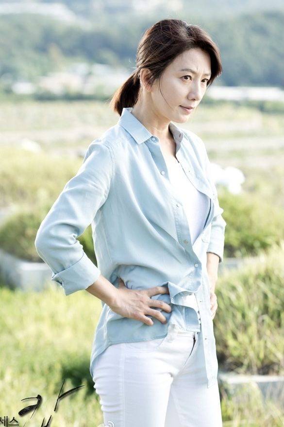 “Cắn răng” cưới giúp việc cho con trai, 5 năm sau tôi mất tất cả mới vỡ lẽ- Ảnh 1.