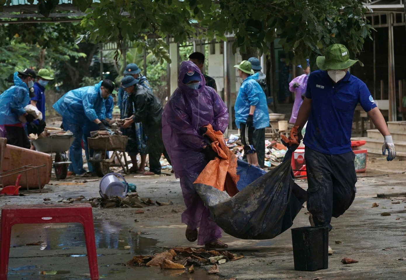 Mạo danh hỗ trợ bão lũ, chiêu lừa đảo mới nhắm thẳng vào sinh viên - Ảnh 1.