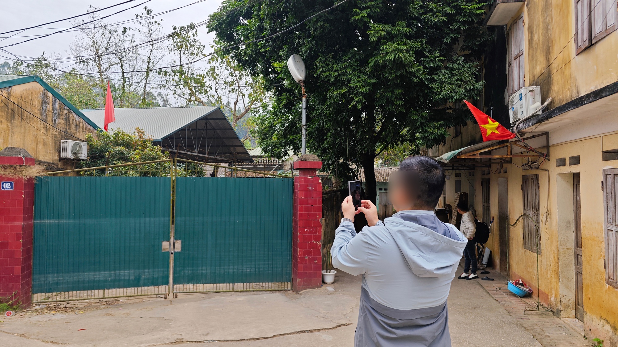 Người dân Lạng Sơn lên tiếng khi nhiều thanh niên tò mò, quay phim tại Trạm Quản lý thị trường số 4- Ảnh 3.