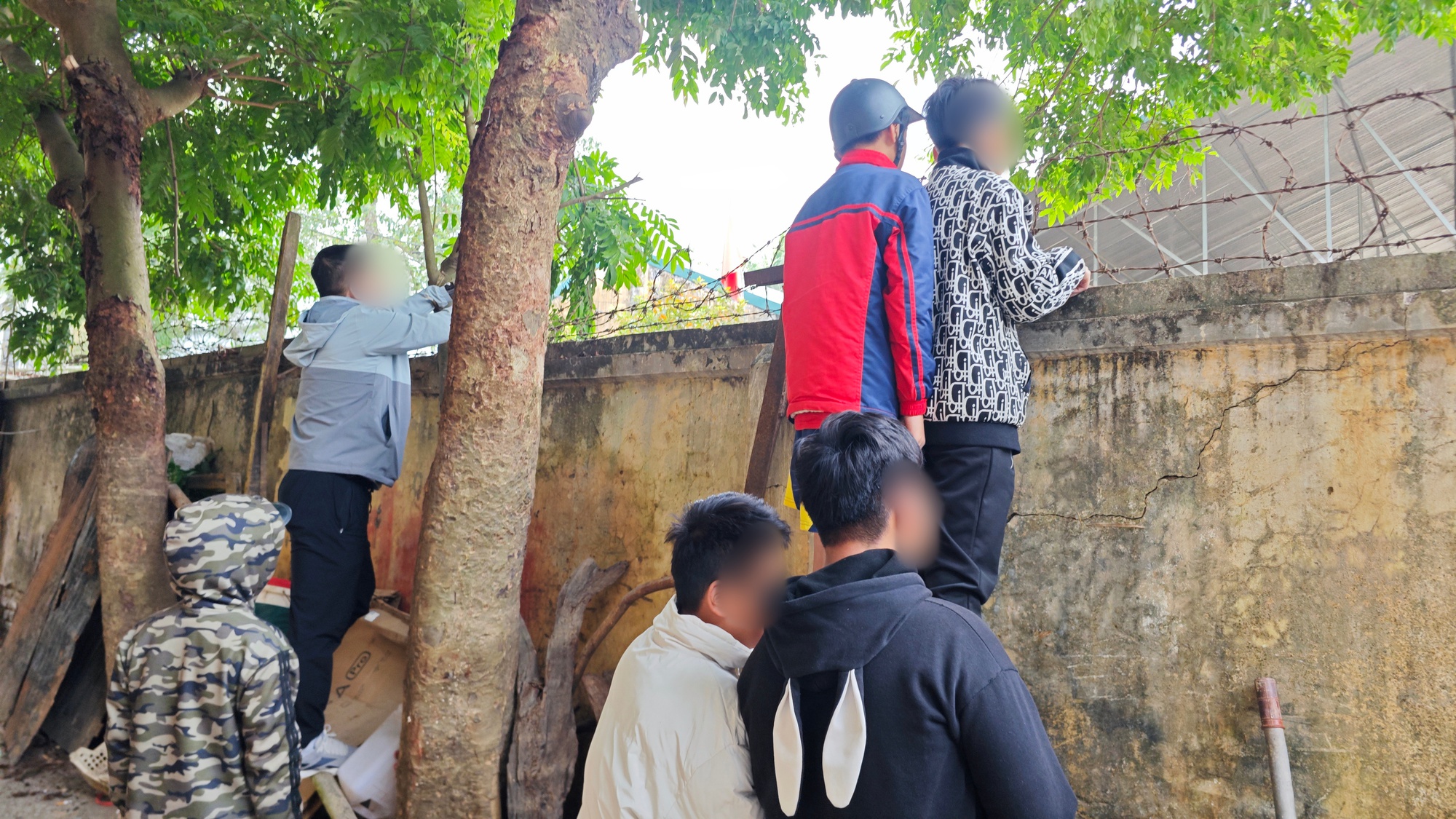 Người dân Lạng Sơn lên tiếng khi nhiều thanh niên tò mò, quay phim tại Trạm Quản lý thị trường số 4- Ảnh 8.