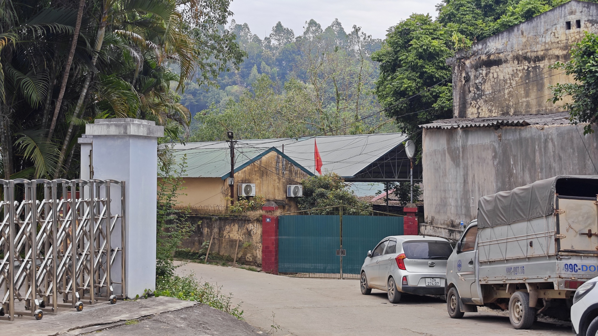 Người dân Lạng Sơn lên tiếng khi nhiều thanh niên tò mò, quay phim tại Trạm Quản lý thị trường số 4- Ảnh 1.