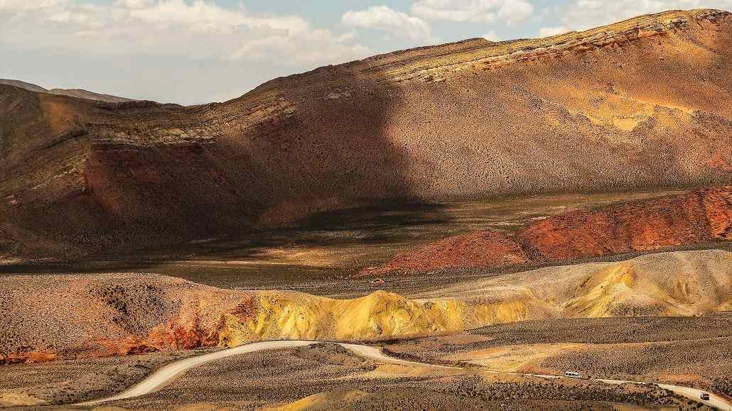 Phát hiện mỏ có trữ lượng tới 995,3 tấn vàng, chính quyền lập tức phong tỏa dãy núi dài hơn 7.200km - Ảnh 1.