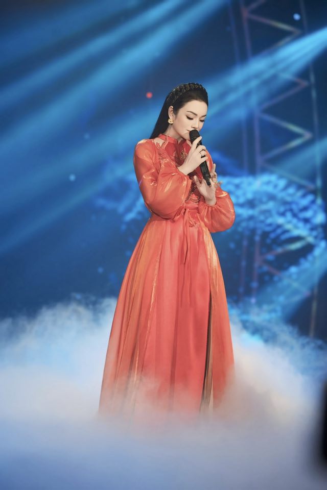 Nữ NSƯT vừa được phong hàm Phó giáo sư không chỉ học vấn khủng, nhan sắc còn trẻ đẹp bất ngờ - Ảnh 2.