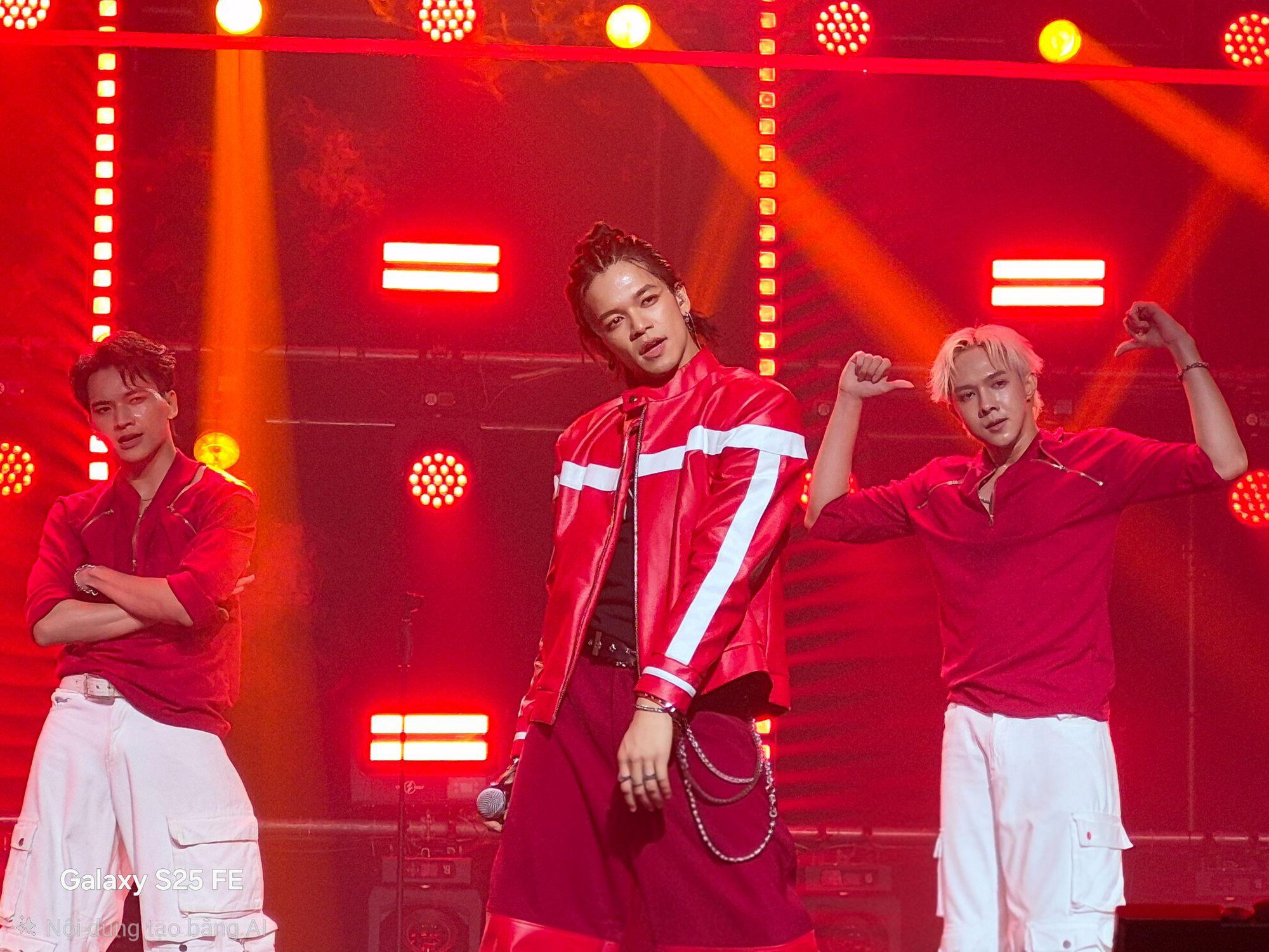 Hơn 2.000 video duet cùng buitruonglinh trong 24h, thử thách “Bật beat cùng idol” nóng hơn bao giờ hết - Ảnh 4.