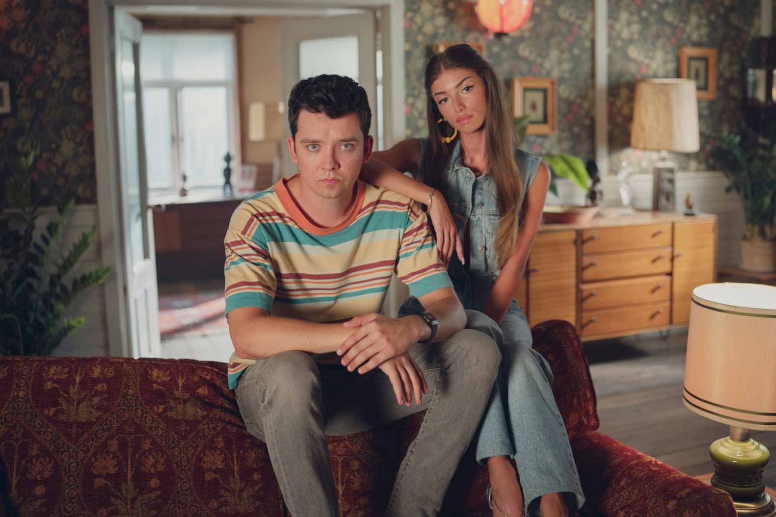 Xem phim Sex Education, t&ocirc;i chợt nhận ra: C&oacute; những vết thương nh&igrave;n như "vặt v&atilde;nh" nhưng đau suốt cả đời - Ảnh 2.