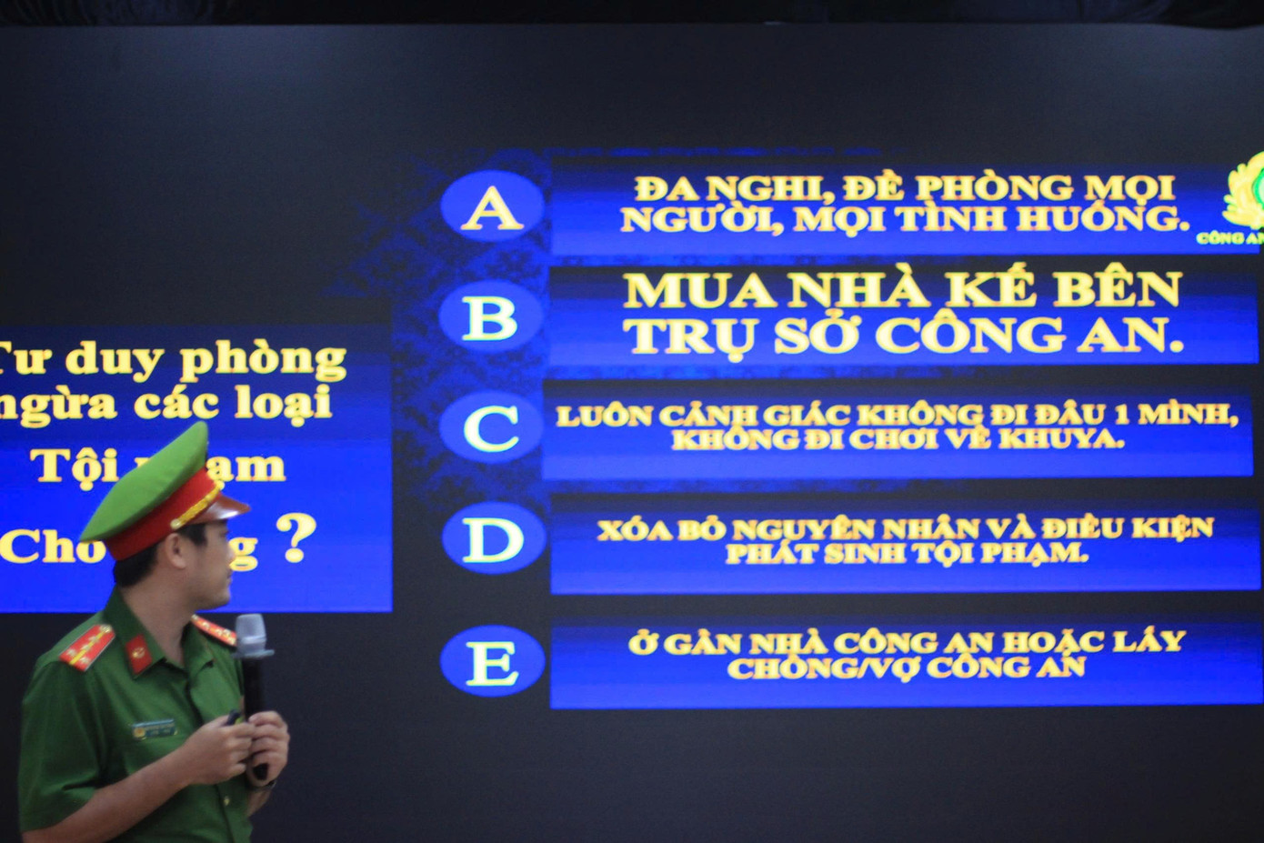 Công an cảnh báo sinh viên về chiêu thức lừa đảo online mới nhất - Ảnh 1.