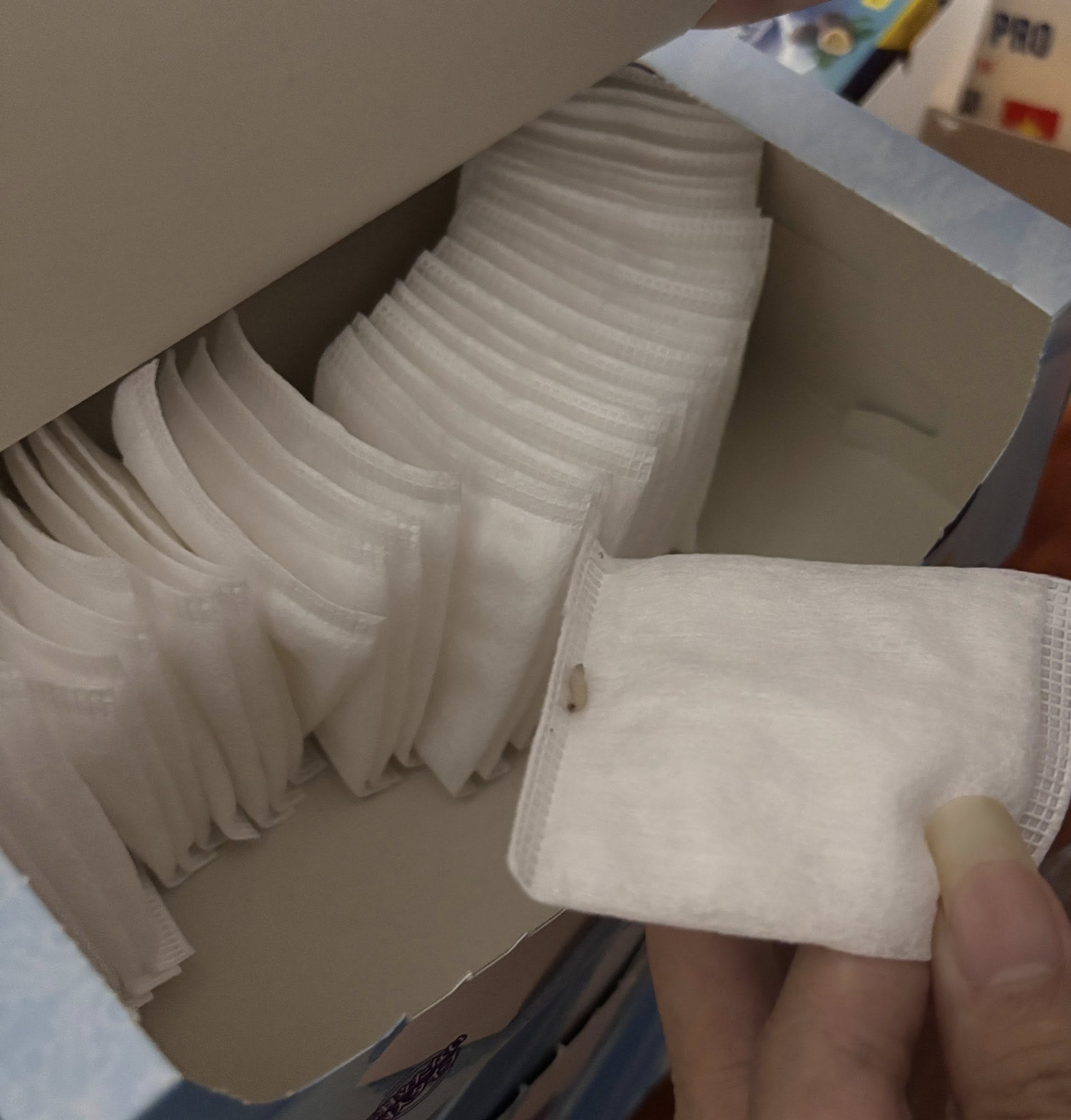 Kết luận kiểm tra vụ b&ocirc;ng tẩy c&oacute; d&ograve;i mua tr&ecirc;n livestream Hannah Olala- Ảnh 1.