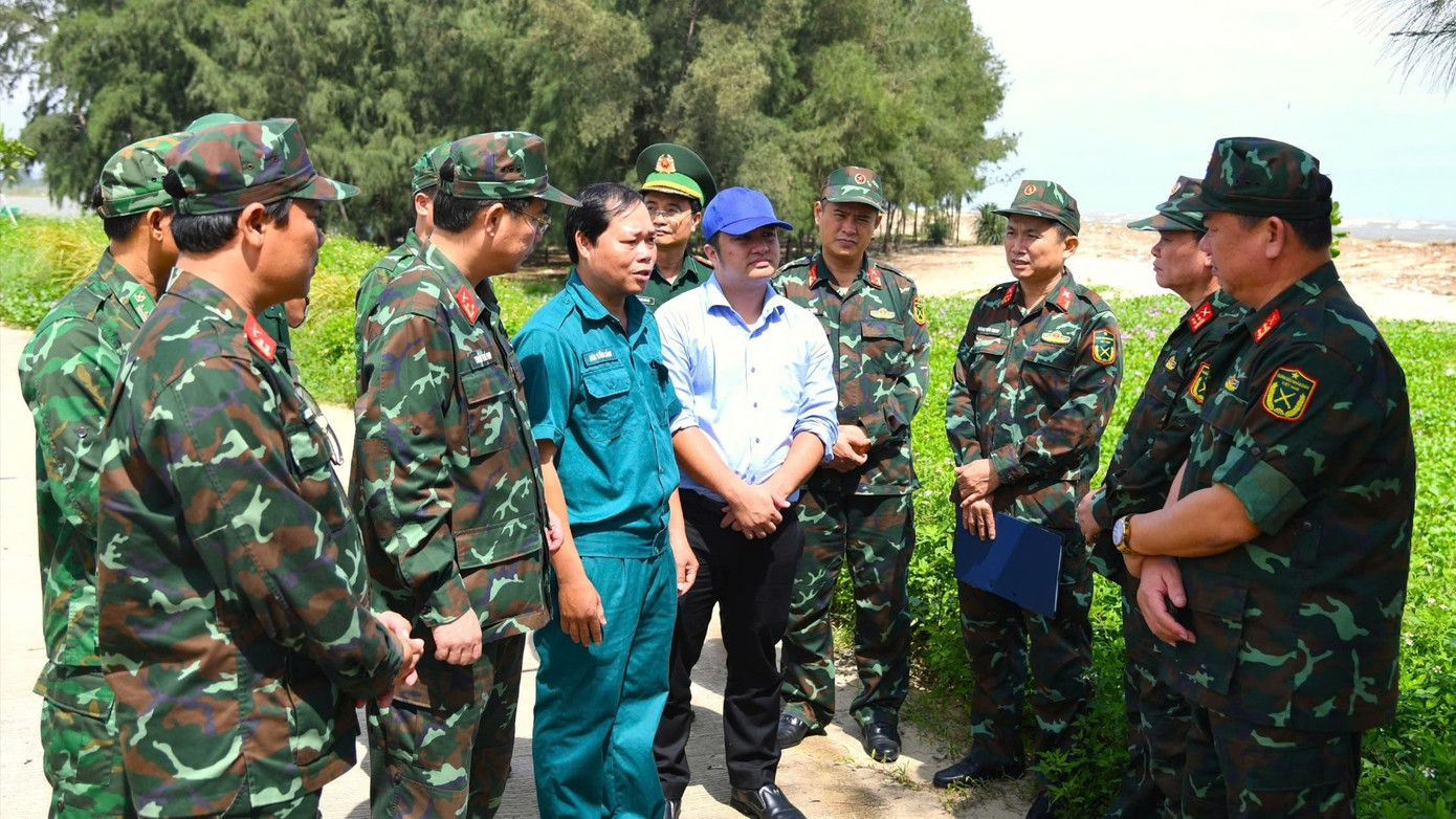 Quân khu 5 sẵn sàng xe bọc thép ứng phó với bão số 13- Ảnh 2.