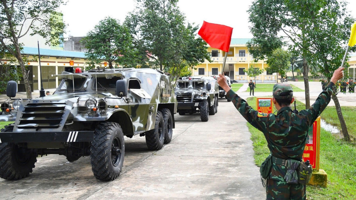 Quân khu 5 sẵn sàng xe bọc thép ứng phó với bão số 13- Ảnh 4.