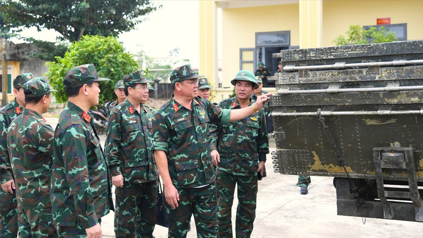 Quân khu 5 sẵn sàng xe bọc thép ứng phó với bão số 13- Ảnh 6.
