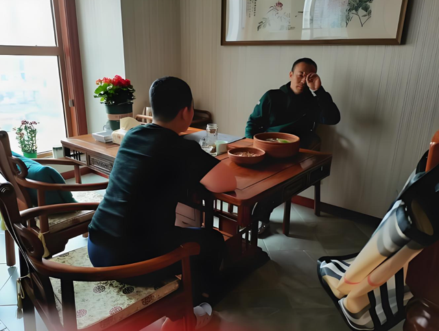 Bố dượng có trăm tỷ nhưng chỉ cho mẹ tôi 20 tỷ, nghe đọc di chúc tôi mới hiểu lòng người sâu thế nào!- Ảnh 1.