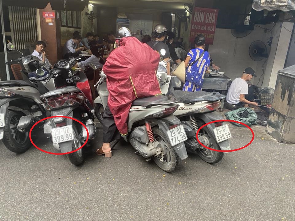 Hai xe m&aacute;y đang "hot" nhất tr&ecirc;n phố H&agrave; Nội l&uacute;c n&agrave;y, ph&aacute;t hiện th&ecirc;m sự tr&ugrave;ng hợp- Ảnh 2.