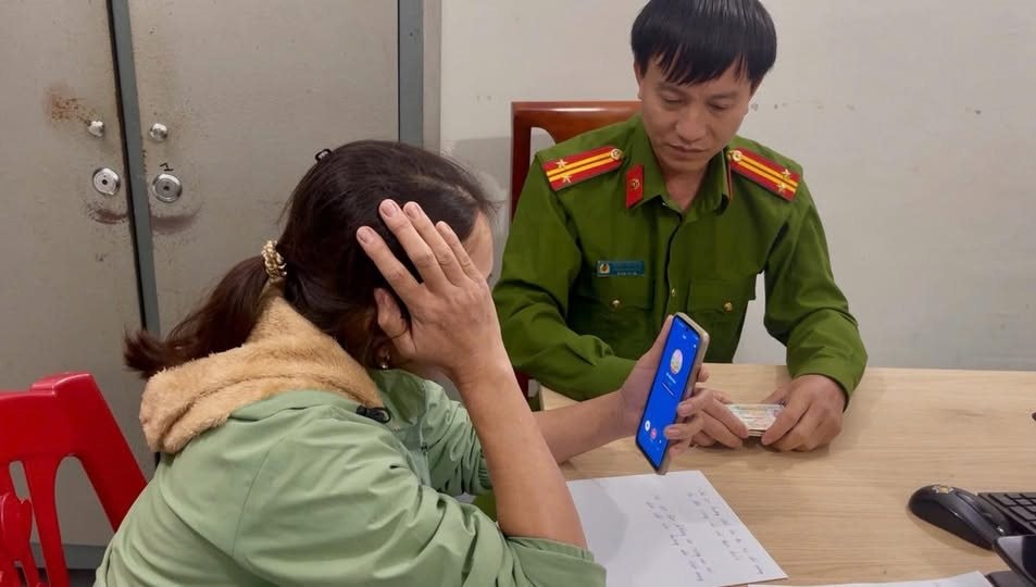 Người Phụ Nữ 46 Tuổi Được Yêu Cầu Chuyển Khoản 200 Triệu Đồng Vào Tài Khoản Của Chính Mình: Trưởng Công An Xã Trực Tiếp Vào Cuộc Gấp- Ảnh 2.