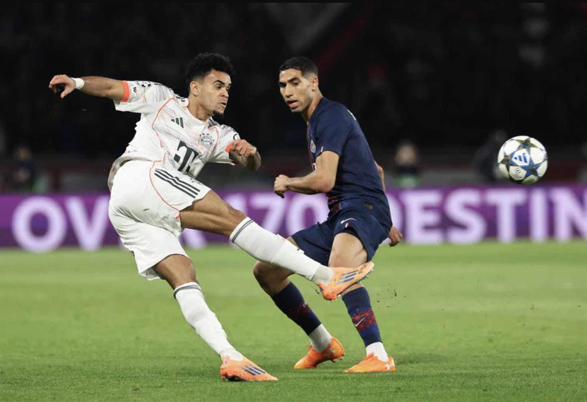 Champions League: Bayern Munich hạ gục "vua châu Âu", thẻ đỏ gây tranh cãi- Ảnh 1.