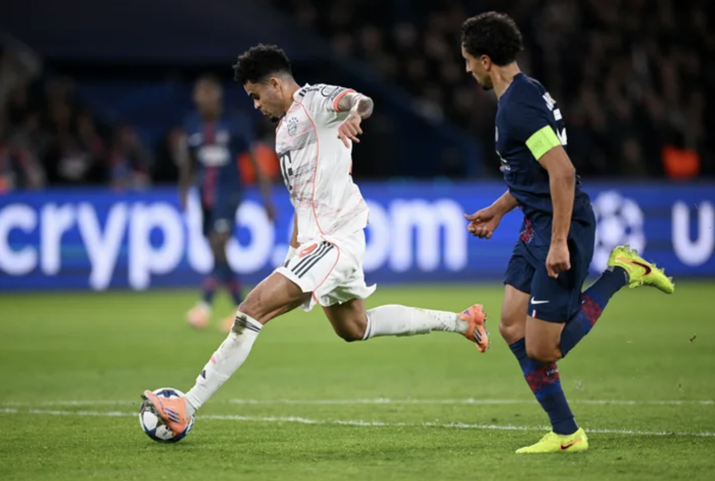 Champions League: Bayern Munich hạ gục "vua châu Âu", thẻ đỏ gây tranh cãi- Ảnh 3.