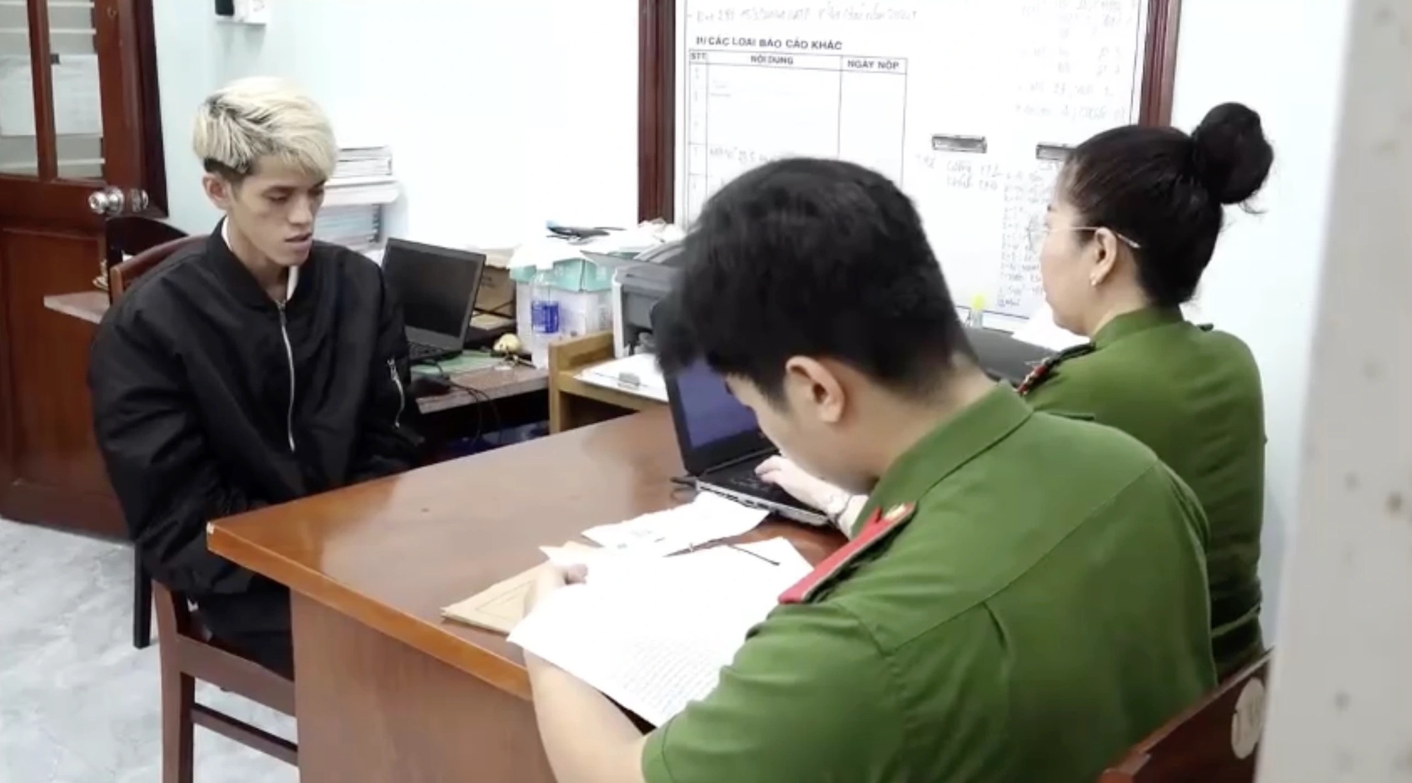 Bắt tạm giam thanh niên giật túi vé số của người phụ nữ khuyết tật giữa đêm- Ảnh 1.