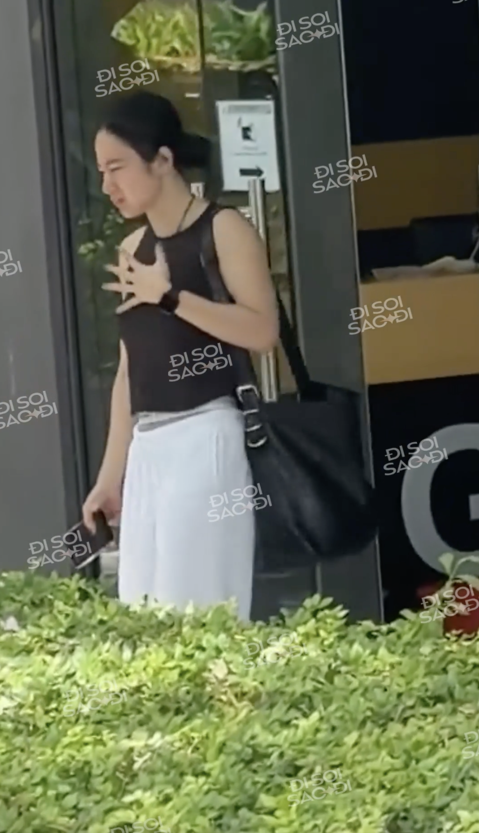 Bắt gặp Angela Phương Trinh sánh đôi bên Phạm Văn Mách, ngoại hình đàng gái có Bắt gặp Angela Phương Trinh sánh đôi bên Phạm Văn Mách, ngoại hình đàng gái có