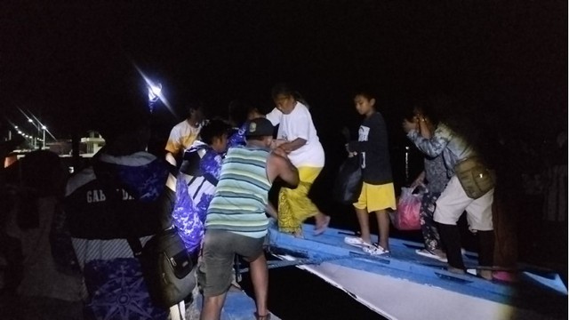 Đã có trường hợp tử vong đầu tiên do bão Kalmaegi: Hàng trăm nghìn người ảnh hưởng, phải sơ tán khẩn cấp- Ảnh 5.