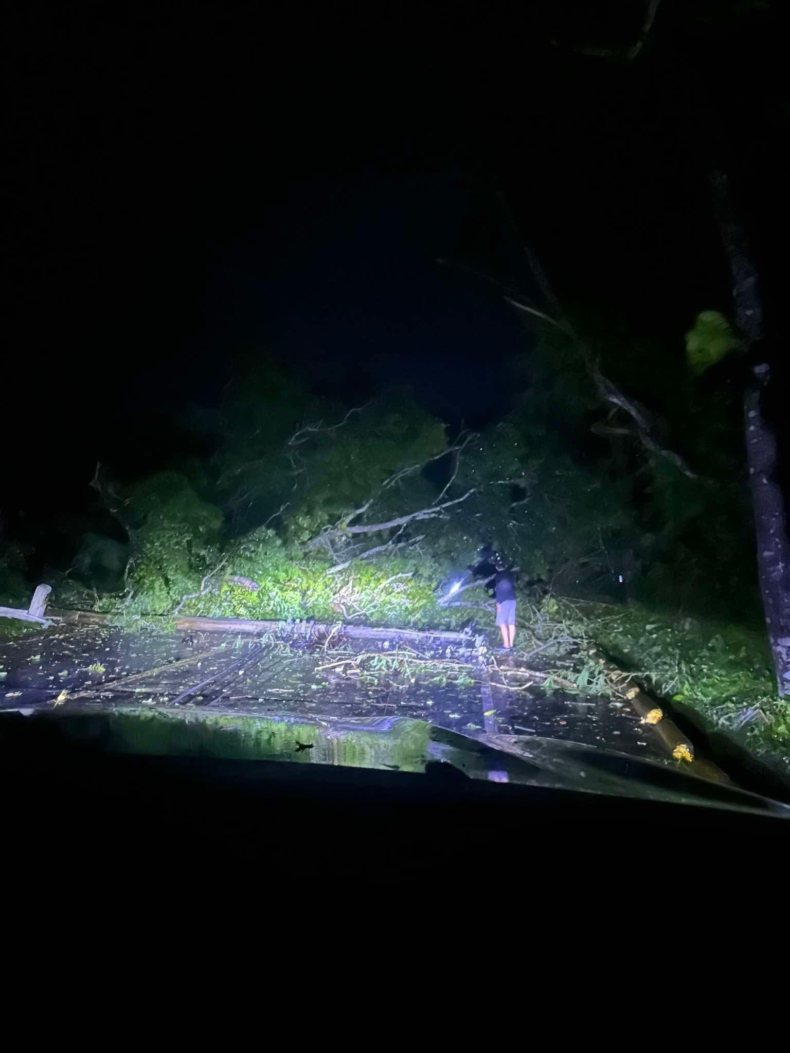 Bão Kalmaegi đổ bộ, đi đúng đường siêu bão Haiyan, gây thiệt hại rất lớn ở Philippines- Ảnh 1. Bão Kalmaegi đổ bộ, đi đúng đường siêu bão Haiyan, gây thiệt hại rất lớn ở Philippines- Ảnh 1.