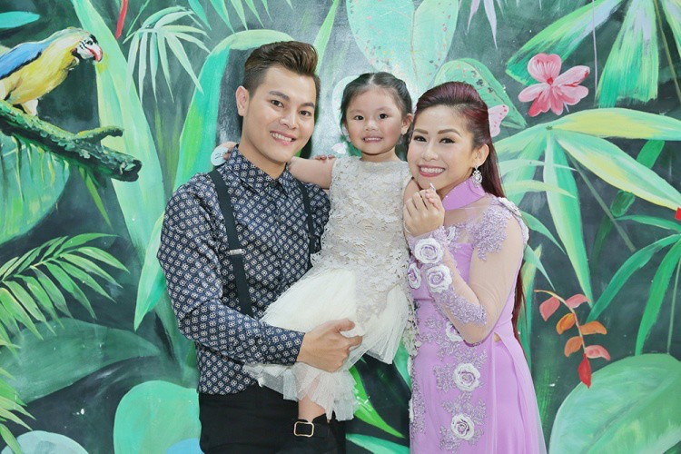 Nữ nghệ sĩ là hậu duệ gia tộc nổi tiếng, gia đình liên tiếp gặp biến cố: Có chồng 12 năm mới công khai- Ảnh 5. Nữ nghệ sĩ là hậu duệ gia tộc nổi tiếng, gia đình liên tiếp gặp biến cố: Có chồng 12 năm mới công khai- Ảnh 5.