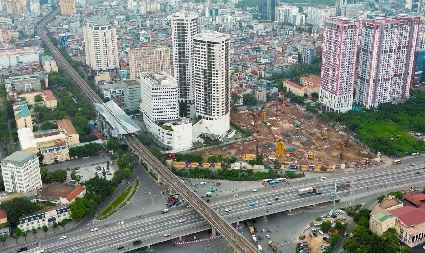 Doanh thu quý 3/2025 của một công ty tăng 155 lần nhờ chuyển nhượng dự án tại khu đất vàng 3 mặt tiền ở Hà Nội cho Sun Group, thu về 5.800 tỷ đồng- Ảnh 1.
