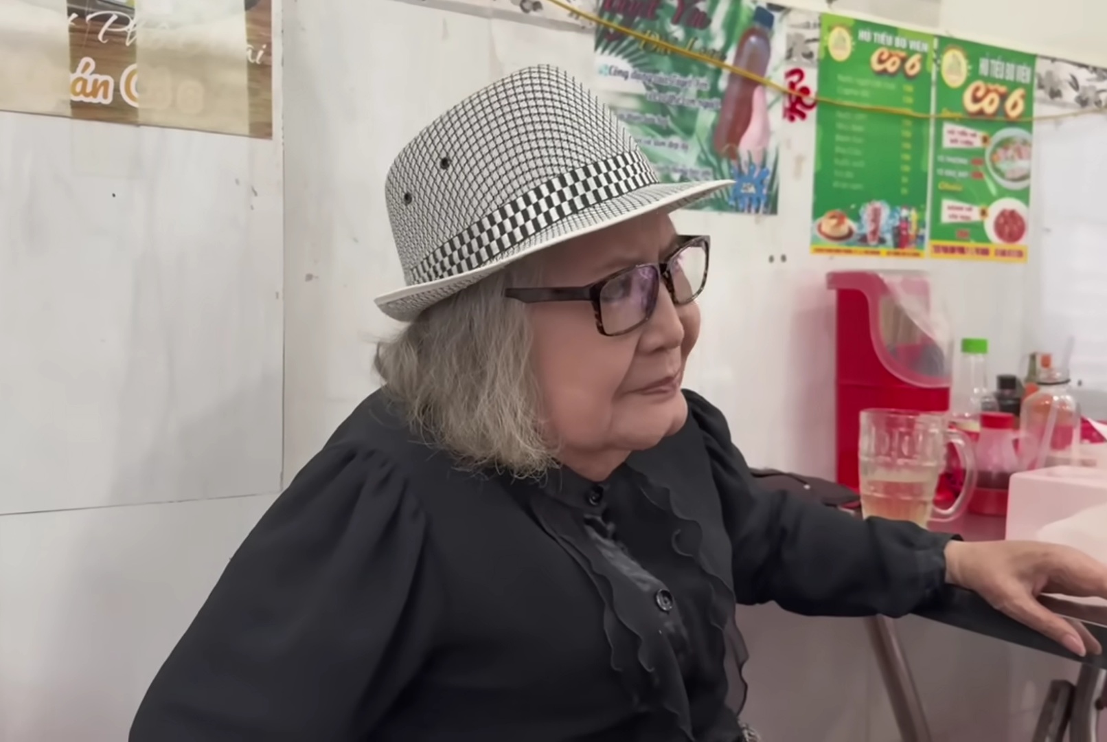 Nữ NSƯT 80 tuổi nói em trai Vũ Linh: "1000 đời sau người ta vẫn nhắc đến chuyện này"- Ảnh 2.