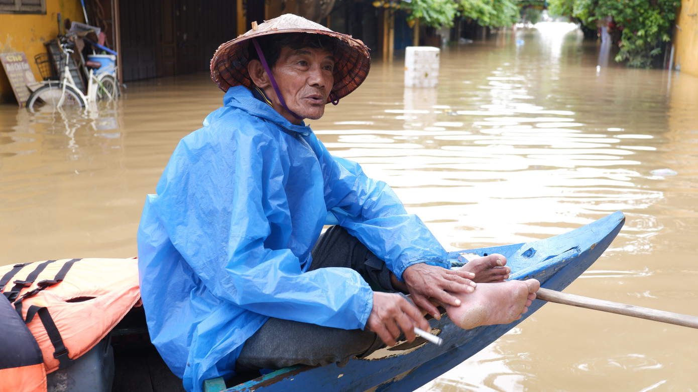 Phố cổ Hội An ngập trở lại- Ảnh 3.