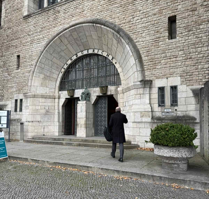 Tòa án Đức xét xử vụ Vingroup kiện Lê Trung Khoa vì hành vi vu khống, phỉ báng- Ảnh 1.