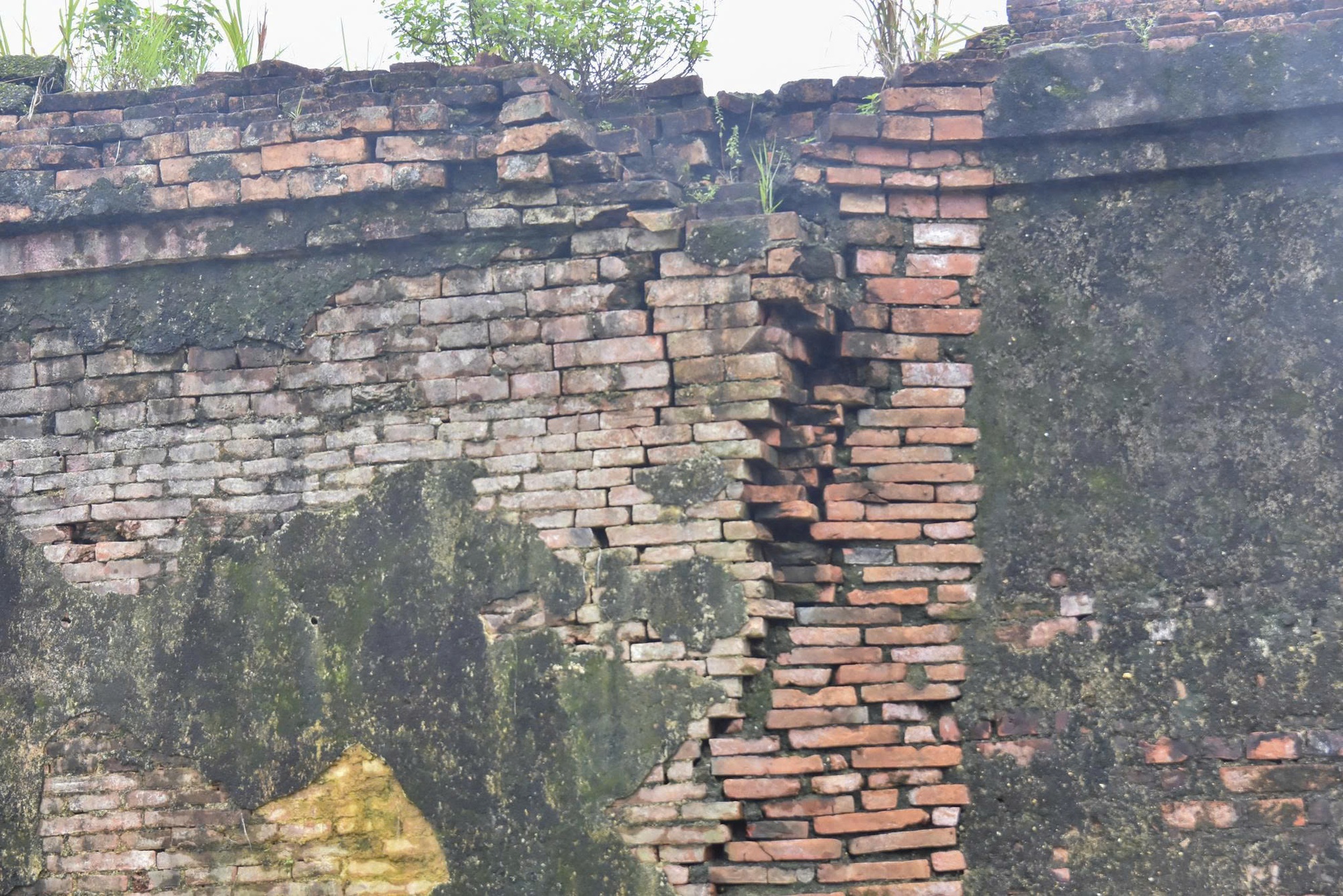 Giám đốc Trung tâm Bảo tồn Di tích Cố đô Huế tiết lộ hiện tượng trước khi tường Hoàng thành sập- Ảnh 7.