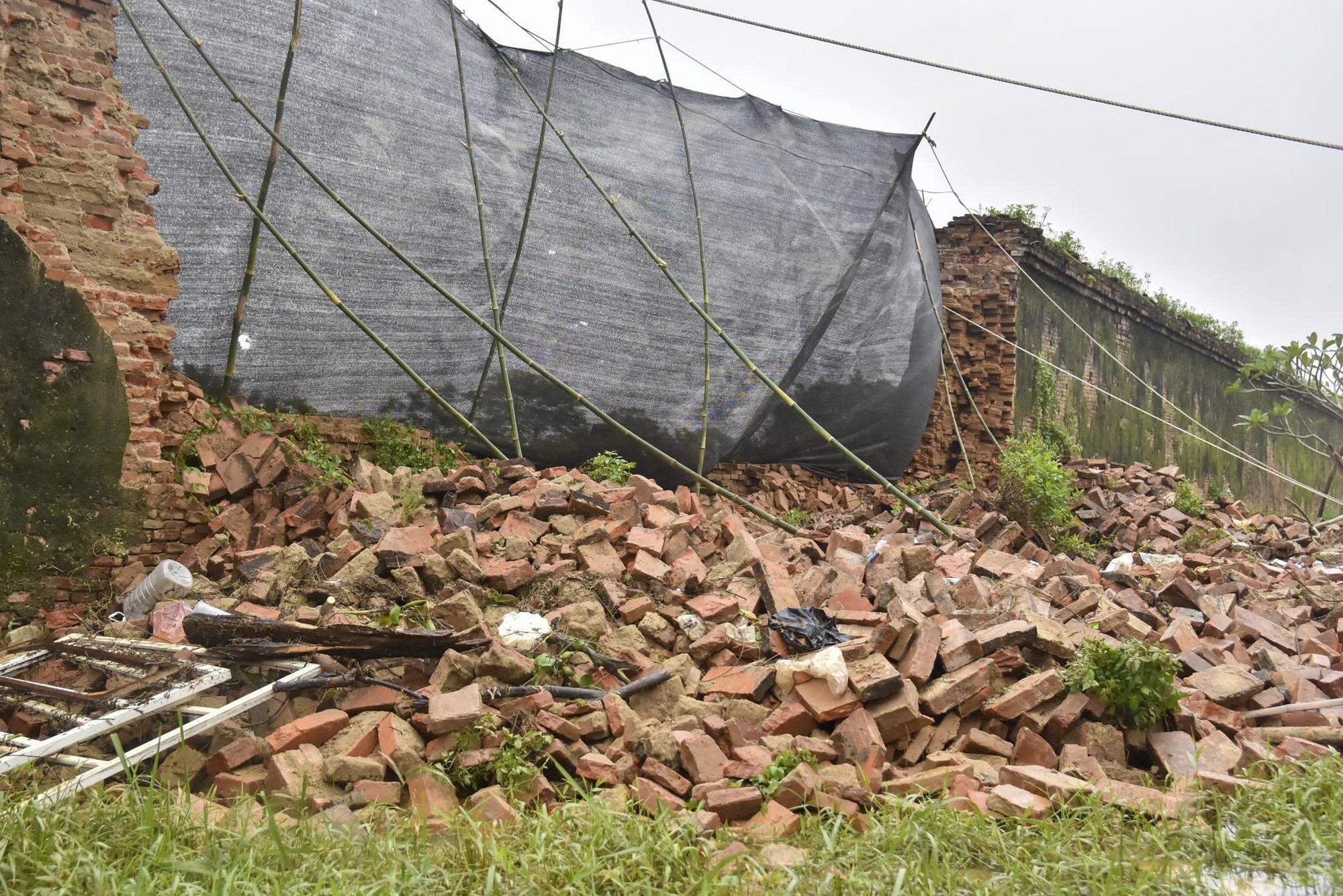 Giám đốc Trung tâm Bảo tồn Di tích Cố đô Huế tiết lộ hiện tượng trước khi tường Hoàng thành sập- Ảnh 2.