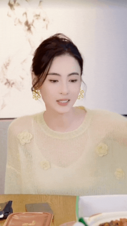 Phụ nữ tuổi trung niên nên học Trương Bá Chi 3 bí quyết “nuôi tướng đẹp” để may mắn và thành công trong năm 2026- Ảnh 6. Phụ nữ tuổi trung niên nên học Trương Bá Chi 3 bí quyết “nuôi tướng đẹp” để may mắn và thành công trong năm 2026- Ảnh 6.