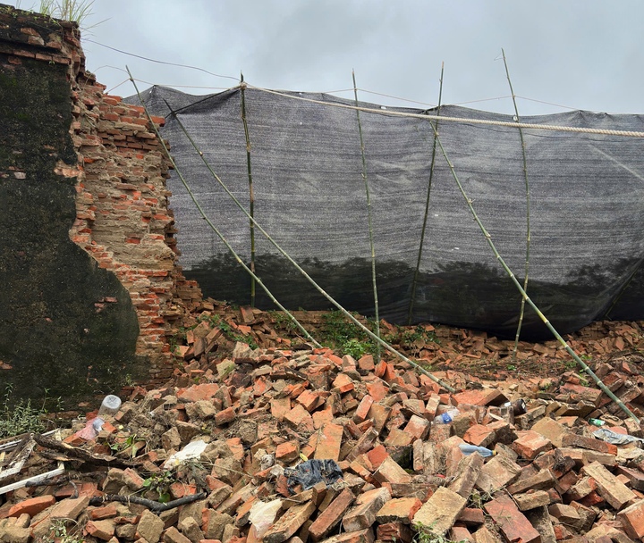 Mưa lũ lịch sử kéo sập 15 m tường Hoàng thành Huế- Ảnh 1.