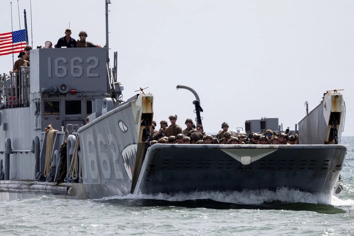 Mỹ không kích tàu nghi chở ma tuý: Màn phô diễn quyền lực của chính quyền Trump?- Ảnh 1.