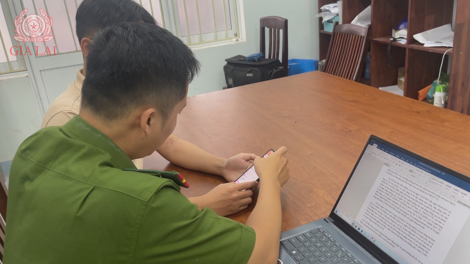 Người đàn ông chuyển khoản 18 lần tổng cộng 1,7 tỷ đồng để mua hàng, không rút được tiền lại vội trình báo công an- Ảnh 1.