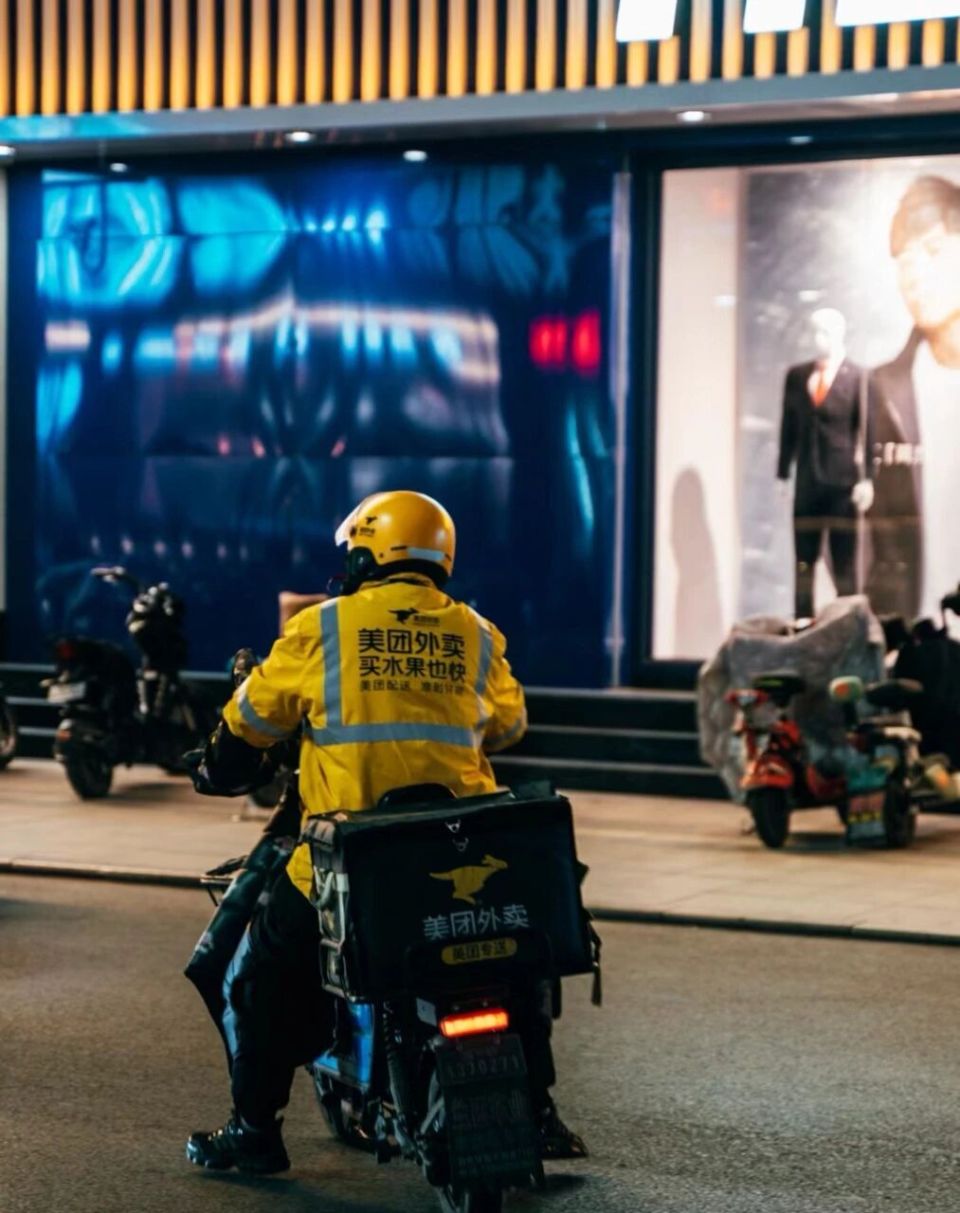 Shipper mỗi ngày bị trừ 11.000 đồng bảo hiểm tai nạn cho tài xế tự do, khi gặp biến cố lại bị trừ chối chi trả: Tòa phán "công ty bảo hiểm phải bồi thường 2,2 tỷ đồng"- Ảnh 1. Shipper mỗi ngày bị trừ 11.000 đồng bảo hiểm tai nạn cho tài xế tự do, khi gặp biến cố lại bị trừ chối chi trả: Tòa phán "công ty bảo hiểm phải bồi thường 2,2 tỷ đồng"- Ảnh 1.