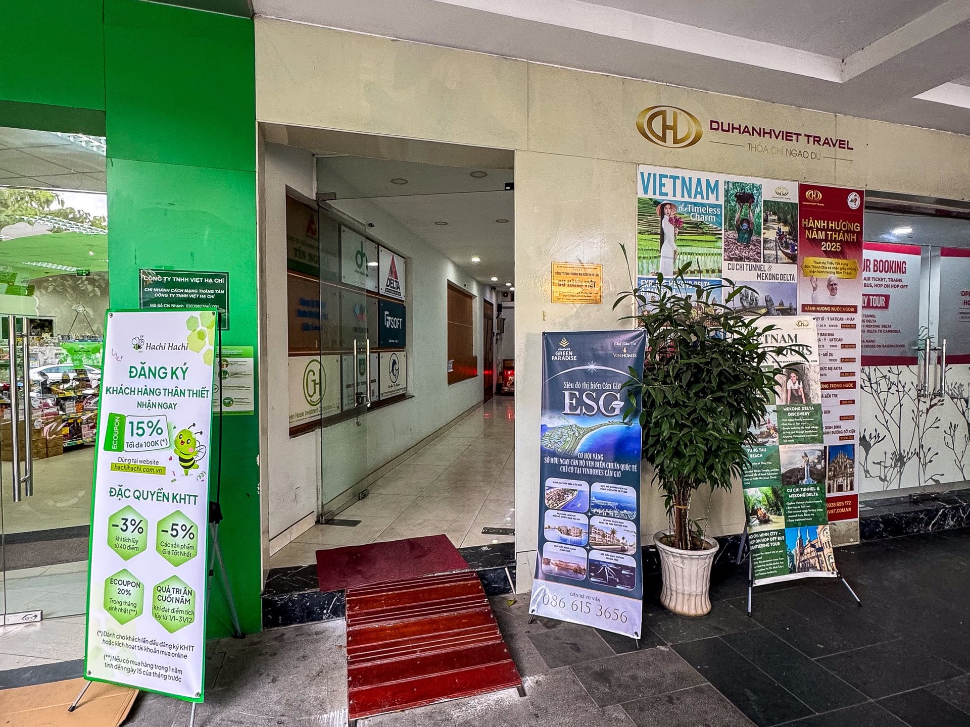 Trụ sở công ty của Sơn Tùng - MTP, Hà Anh Tuấn, Hiếu Thứ Hai: Người ở toà nhà chọc trời "trung tâm của trung tâm", người đặt tại nhà 3 tầng nép mình trong ngõ nhỏ- Ảnh 19.