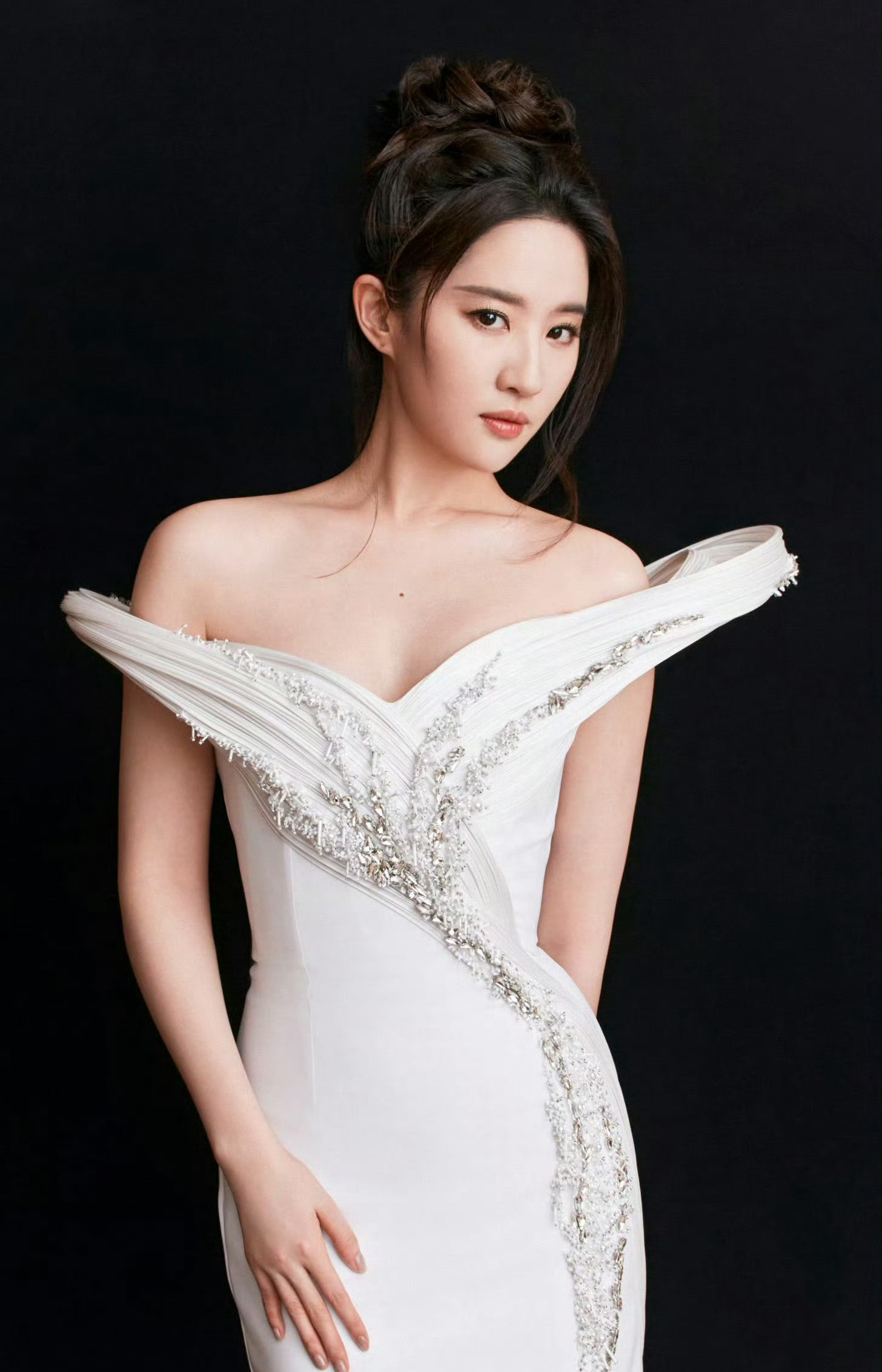 Cô gái trong bức ảnh cưới hơn 20 năm trước đẹp hơn cả filter, giờ là đỉnh lưu của đỉnh lưu, chỉ cần lộ diện là MXH nổ tung- Ảnh 11.