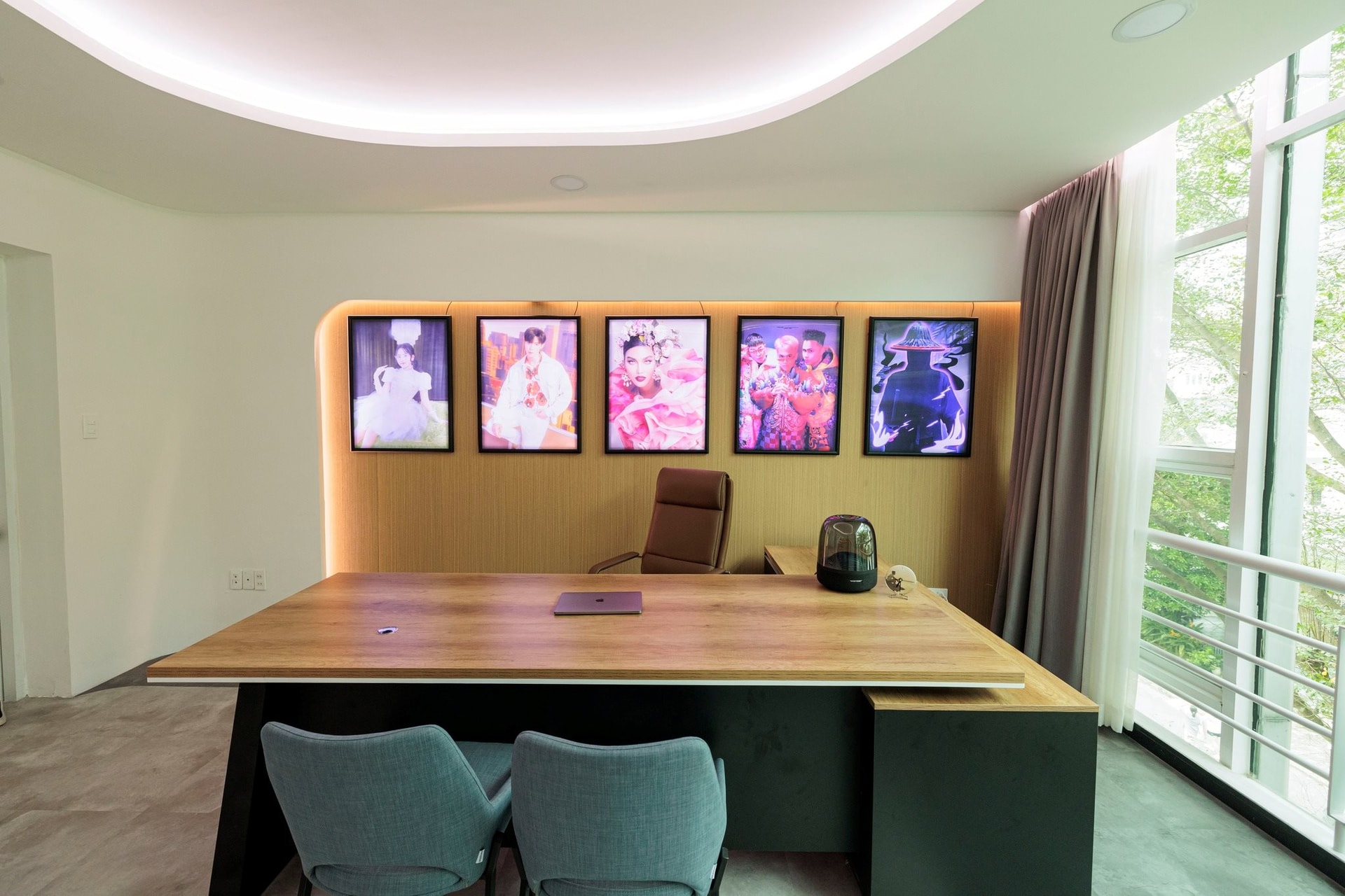 Trụ sở công ty của Sơn Tùng - MTP, Hà Anh Tuấn, Hiếu Thứ Hai: Người ở toà nhà chọc trời "trung tâm của trung tâm", người đặt tại nhà 3 tầng nép mình trong ngõ nhỏ- Ảnh 23.