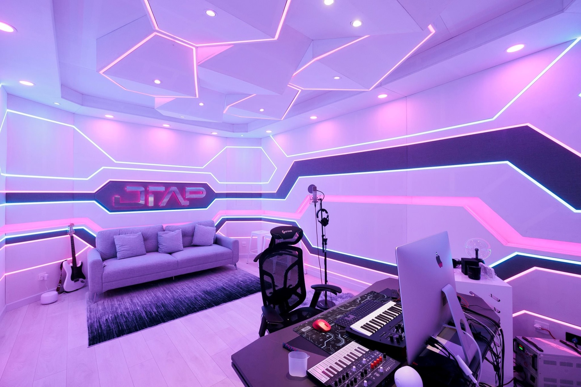 Trụ sở công ty của Sơn Tùng - MTP, Hà Anh Tuấn, Hiếu Thứ Hai: Người ở toà nhà chọc trời "trung tâm của trung tâm", người đặt tại nhà 3 tầng nép mình trong ngõ nhỏ- Ảnh 24.