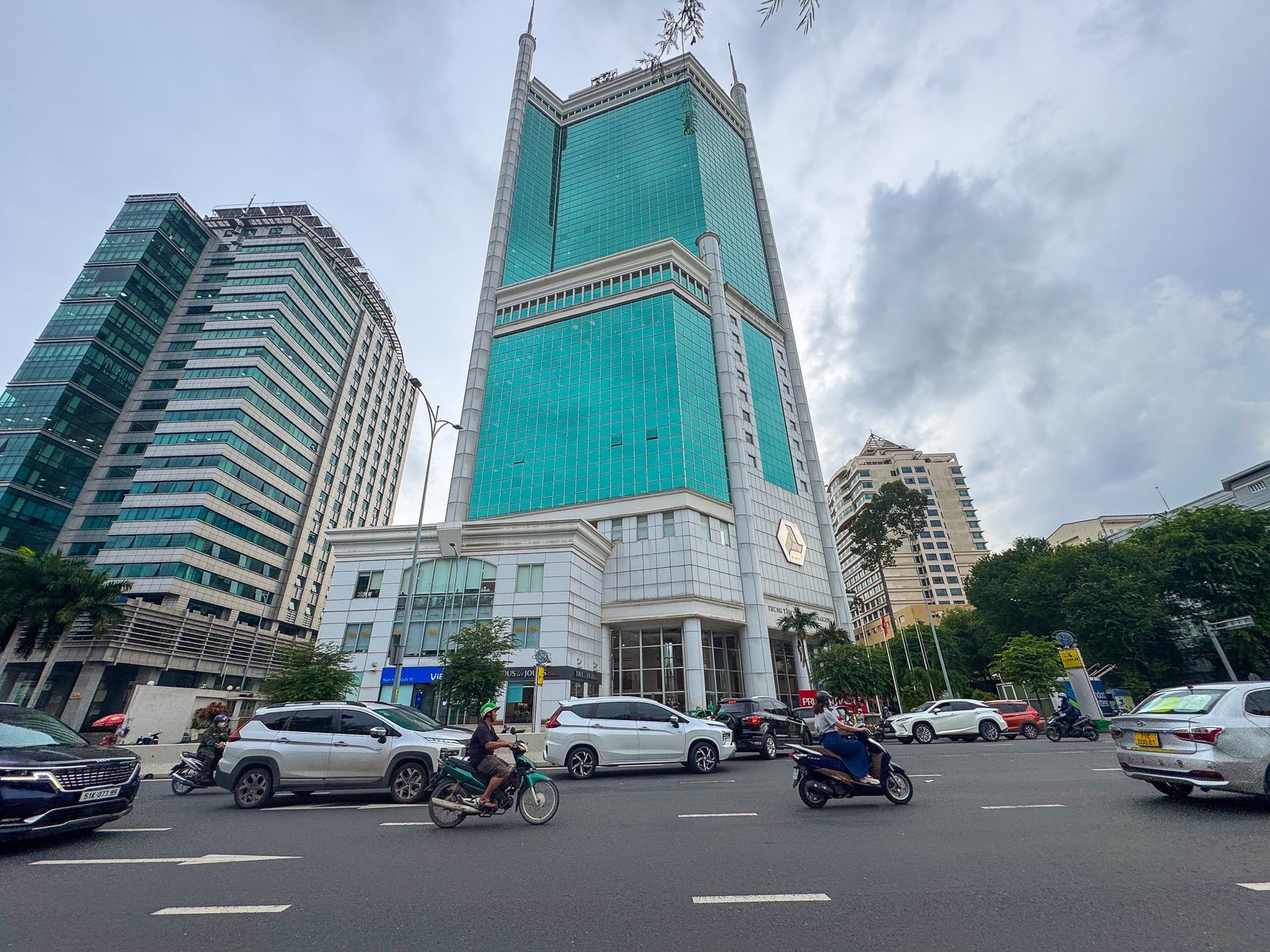 Trụ sở công ty của Sơn Tùng - MTP, Hà Anh Tuấn, Hiếu Thứ Hai: Người ở toà nhà chọc trời "trung tâm của trung tâm", người đặt tại nhà 3 tầng nép mình trong ngõ nhỏ- Ảnh 5.