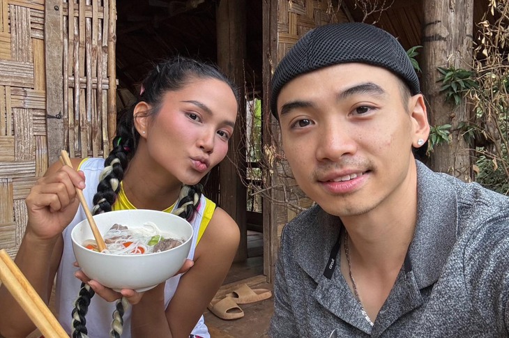 Cứ mỗi lần pha trò, vợ chồng Hoa hậu H'Hen Niê lại phải xin lỗi- Ảnh 2. Cứ mỗi lần pha trò, vợ chồng Hoa hậu H'Hen Niê lại phải xin lỗi- Ảnh 2.