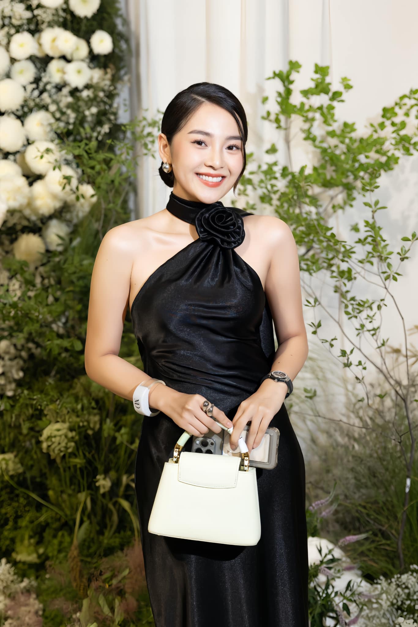 Mỹ nh&acirc;n c&oacute; c&aacute;i t&ecirc;n kỳ lạ nhất Việt Nam: Đẹp sang như d&aacute;t v&agrave;ng l&ecirc;n mặt, mới 15 tuổi đ&atilde; nổi tiếng khắp cả nước- Ảnh 3.