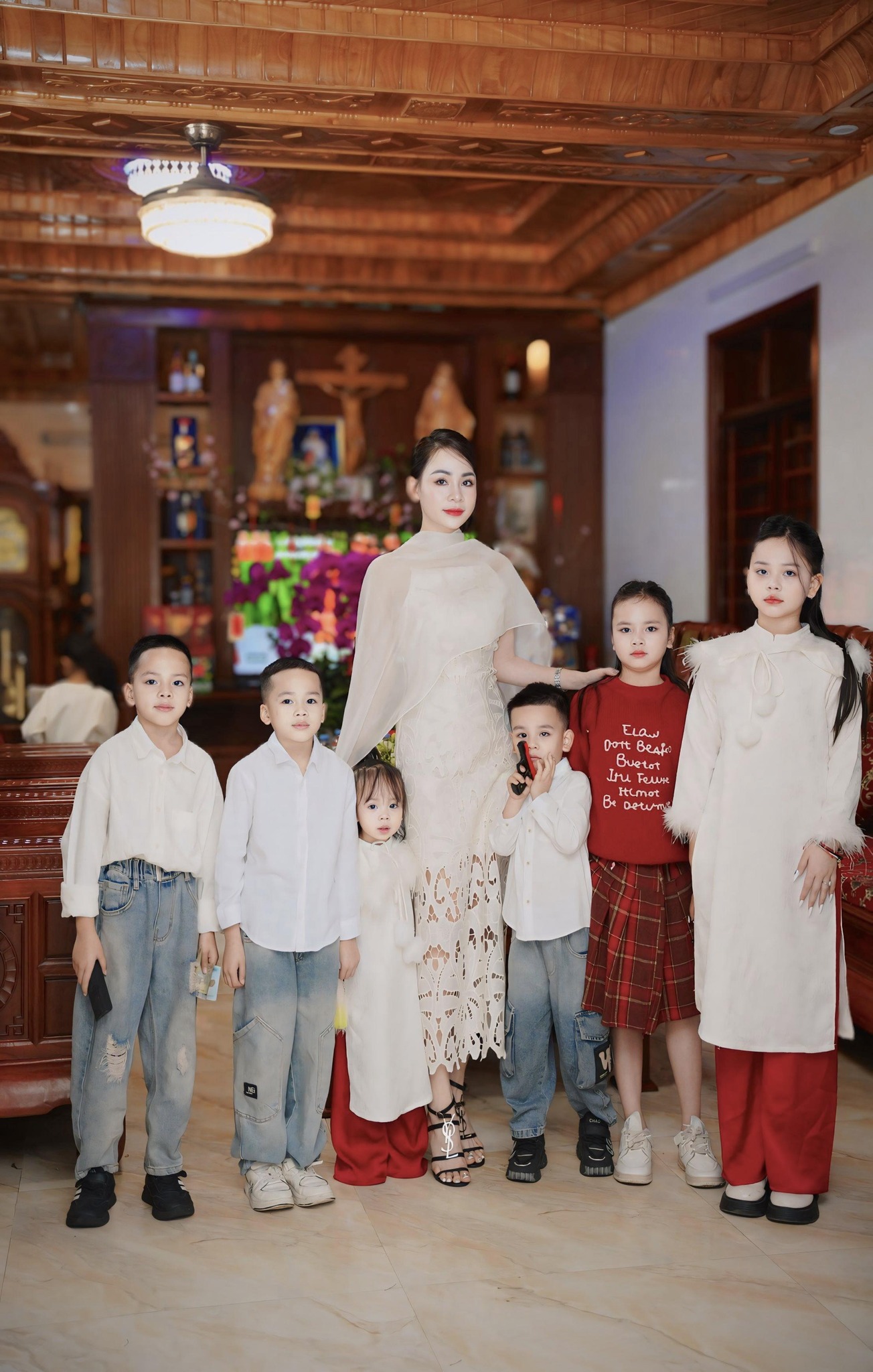 Mẹ 34 tuổi ở Nghệ An sinh 6 con, chồng đi làm xa một mình “cân” hết, chi phí nuôi con mới choáng - Ảnh 4.