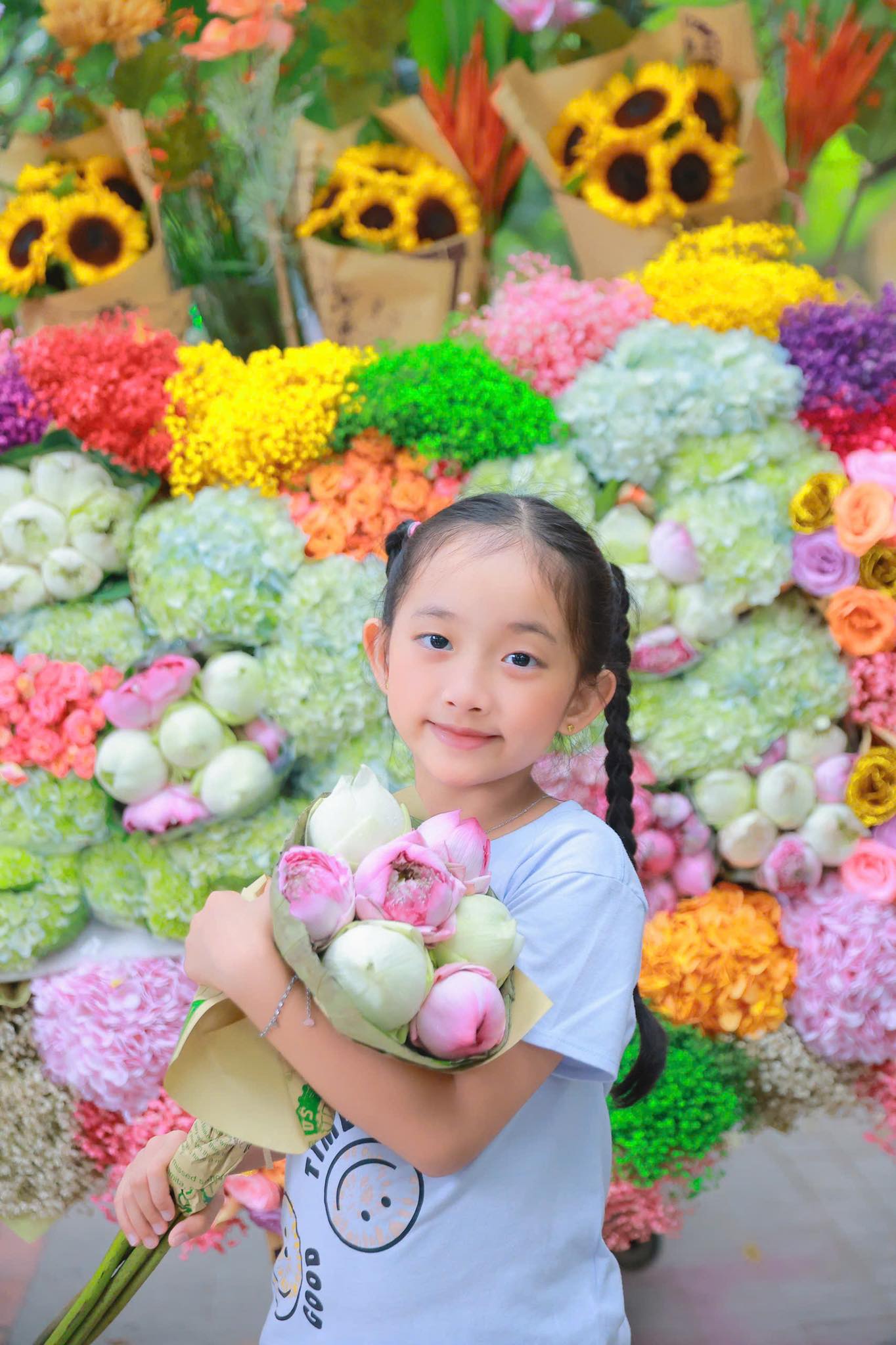 3 thi&ecirc;n thần nhỏ nh&agrave; Kh&aacute;nh Thi Phan Hiển đẹp như tranh- Ảnh 4.