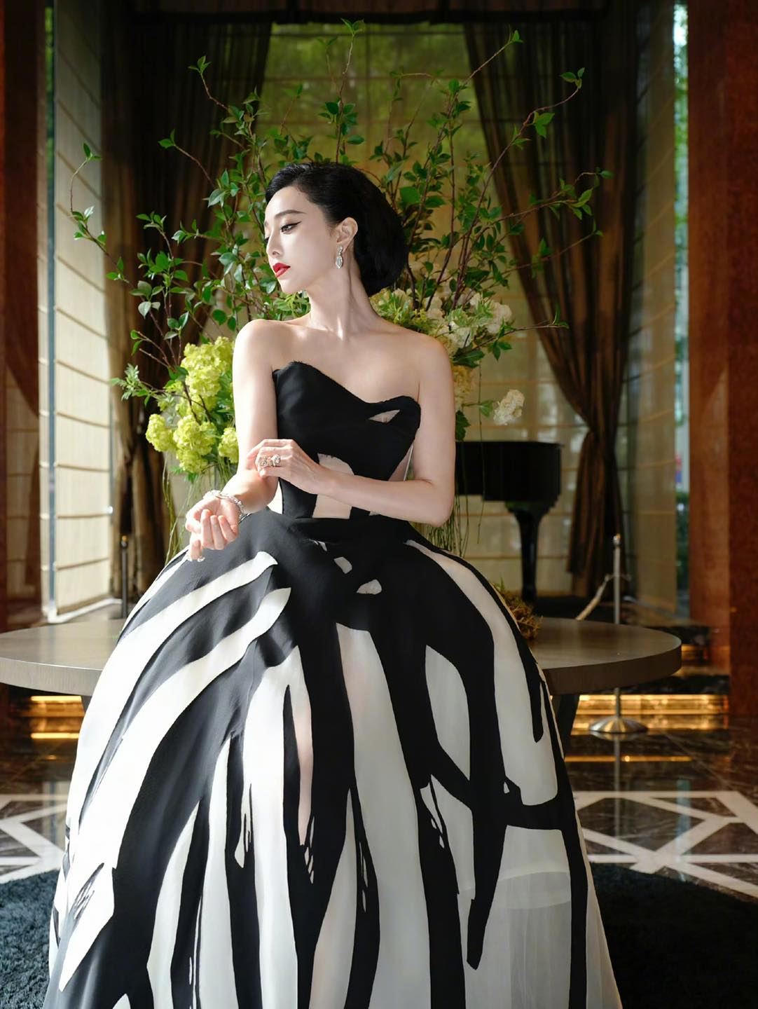 Phạm Băng Băng bị chặn đường sống- Ảnh 1. Phạm Băng Băng bị chặn đường sống- Ảnh 1.