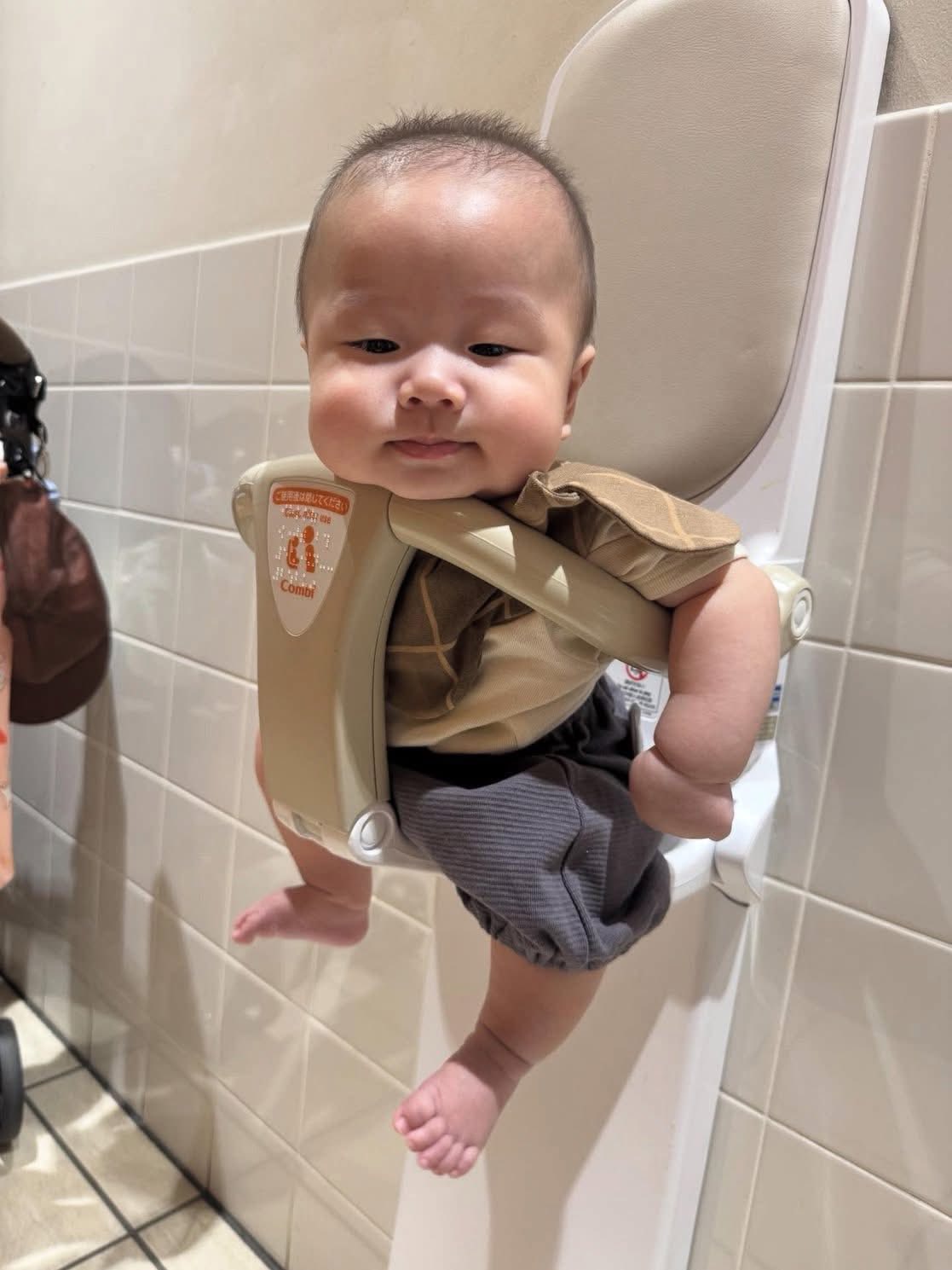 Khách Việt bất ngờ với 1 thứ trong nhà vệ sinh công cộng ở Nhật Bản, nhận xét: "Đến mức này rồi sao!"- Ảnh 4. Khách Việt bất ngờ với 1 thứ trong nhà vệ sinh công cộng ở Nhật Bản, nhận xét: "Đến mức này rồi sao!"- Ảnh 4.