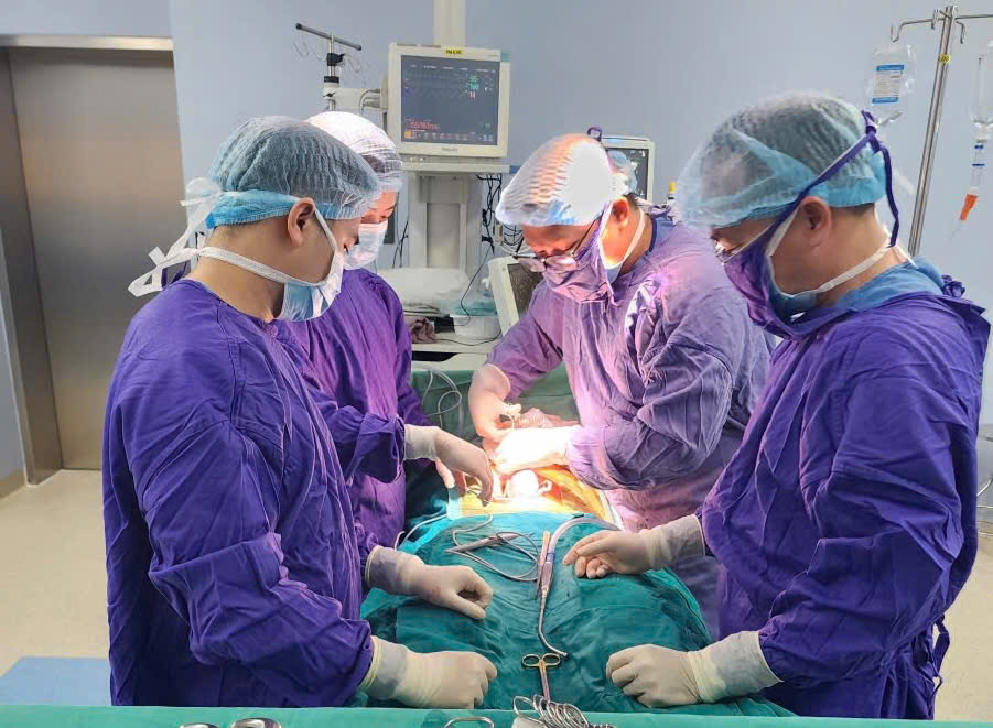 Tai Nạn Khi “Cứu Bóng” Khiến Thanh Niên Phải Cắt Bỏ Tinh Hoàn- Ảnh 1. Tai Nạn Khi “Cứu Bóng” Khiến Thanh Niên Phải Cắt Bỏ Tinh Hoàn- Ảnh 1.